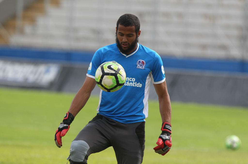 Edrick Menjívar y Jorge Álvarez estarán un mes de baja en Olimpia por lesión