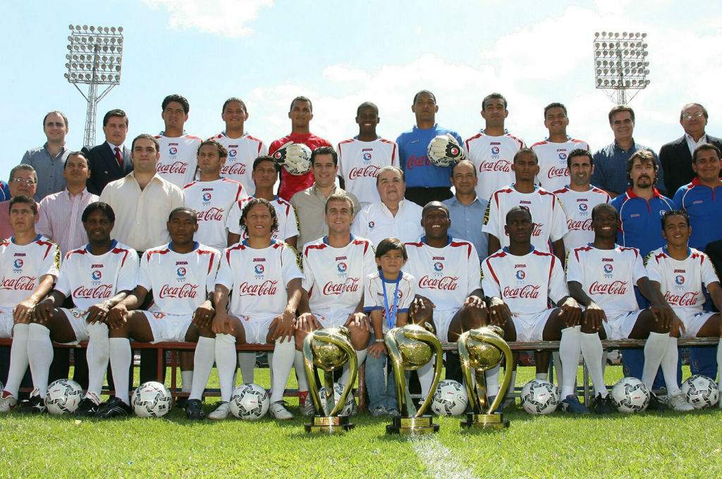 Olimpia tricampeón