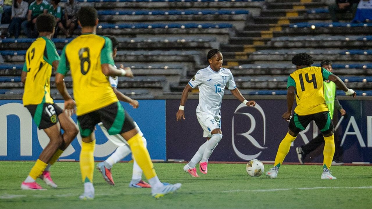 Honduras cae en su debut ante Jamaica con gol al último minuto