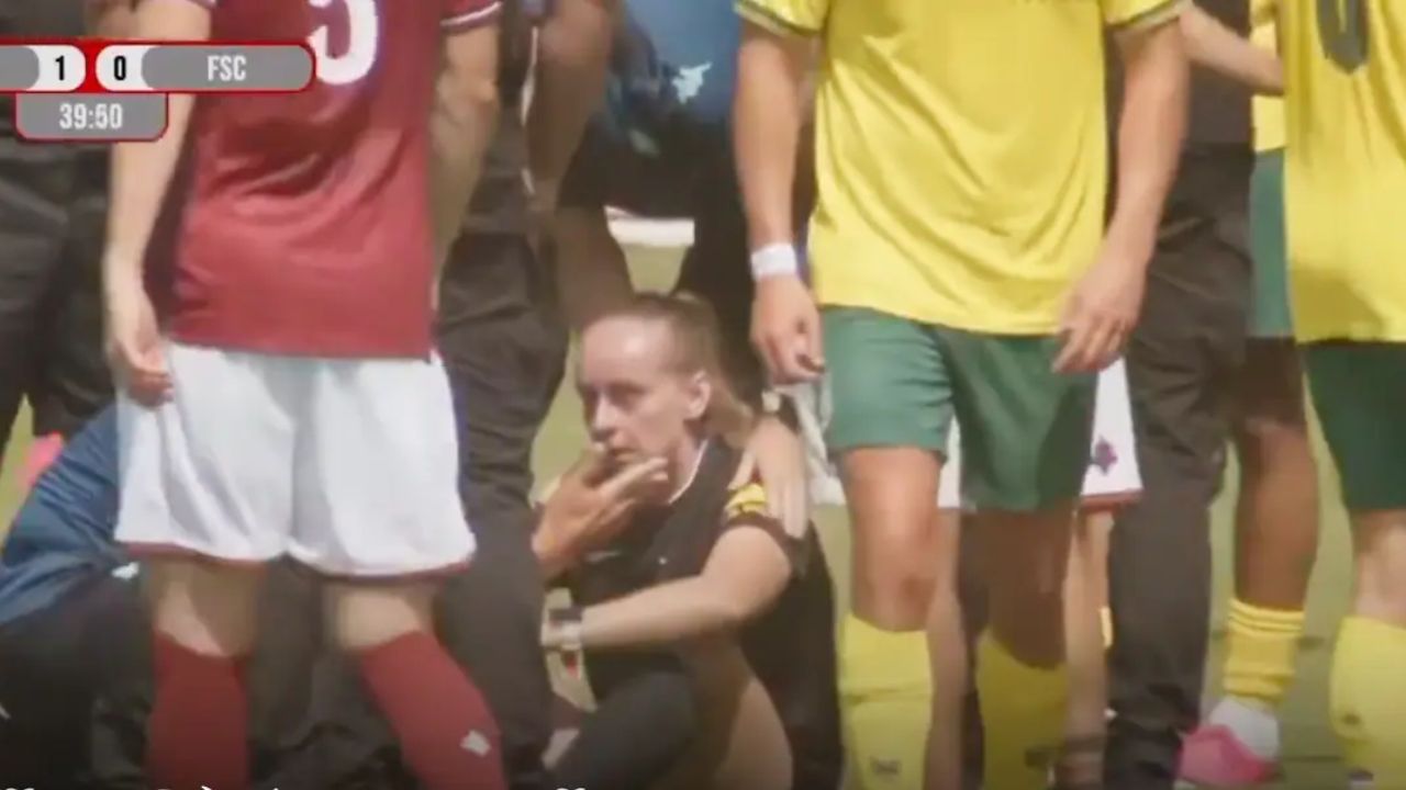 Árbitra sufre golpe en su cabeza tras pelea en juego amistoso en Europa