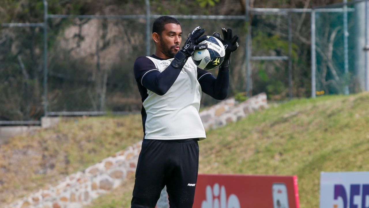 El arquero hondureño José Mendoza vuelve a la Liga Nacional a sus 36 años